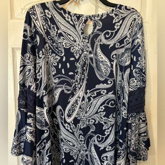 NWOT Fringe Benefits Soft Knit Navy & White With Paisley Design & Bell Sleeves - Picture 2 of 5
